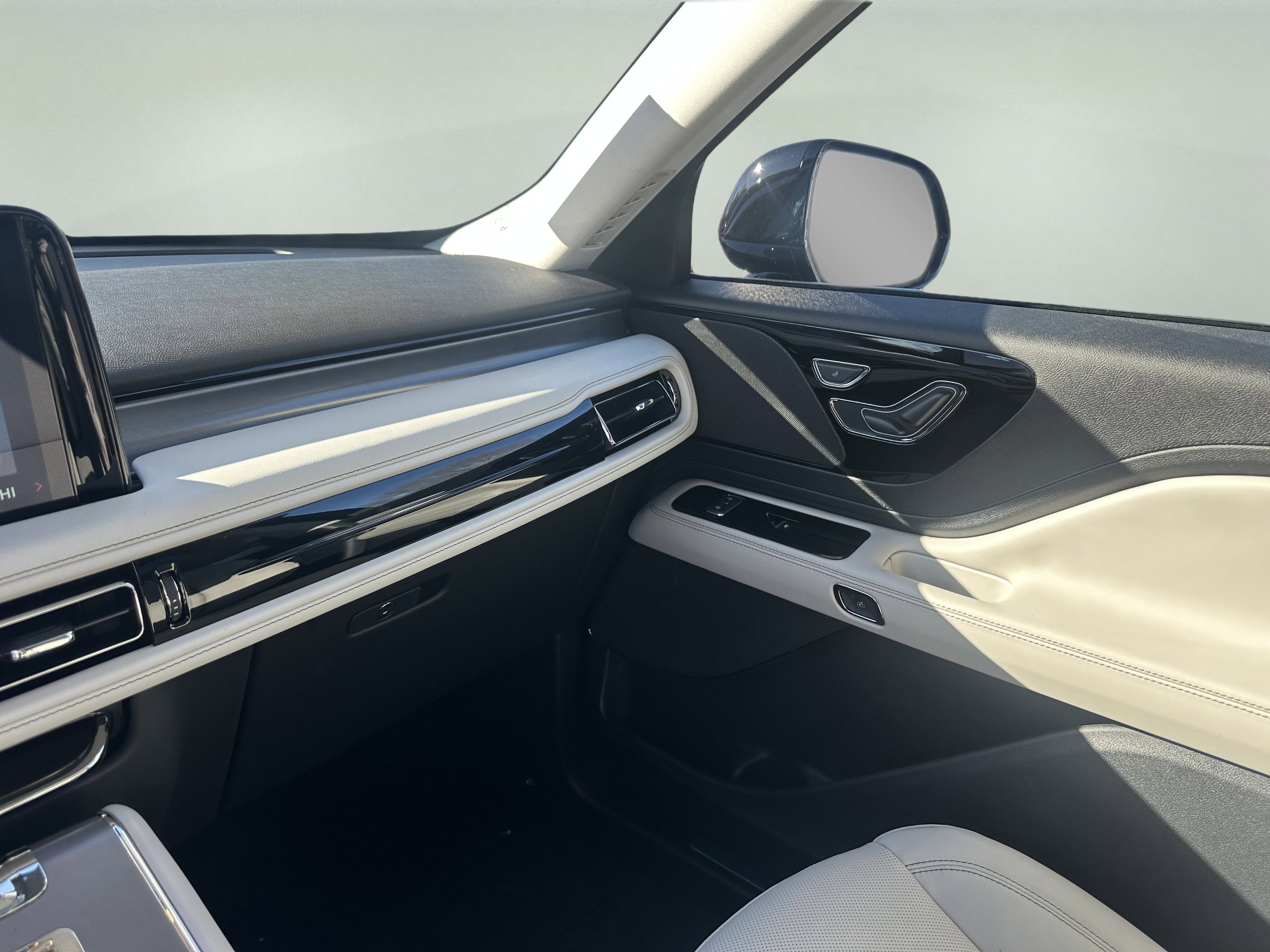 New 2026 Lincoln Aviator Premiere image 17