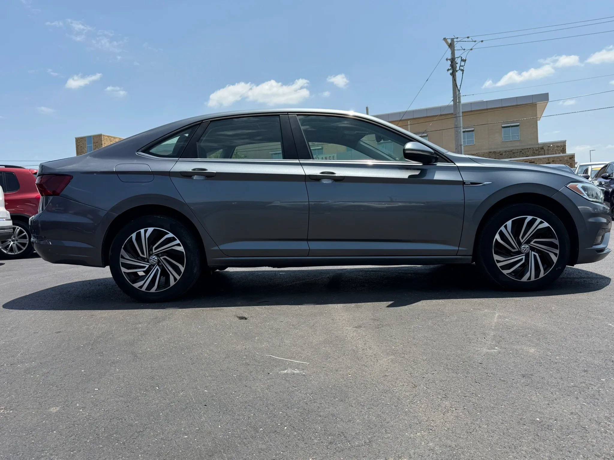 Used 2020 Volkswagen Jetta SEL Premium FWD image 2