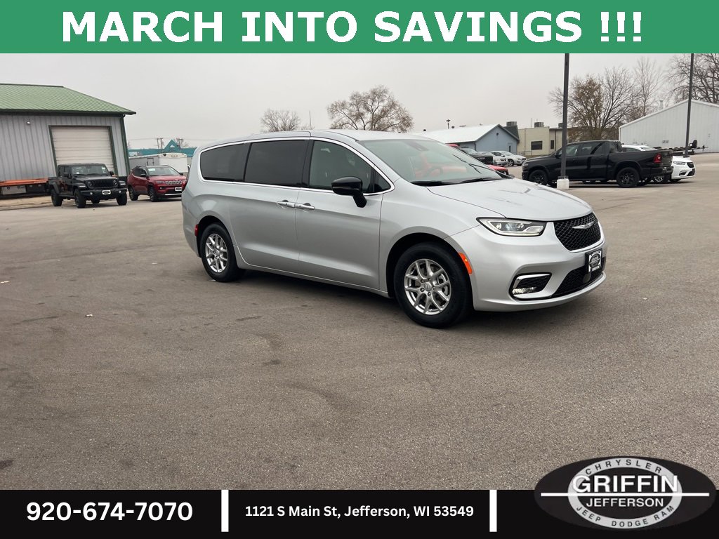 New 2026 Chrysler Pacifica Select image 6