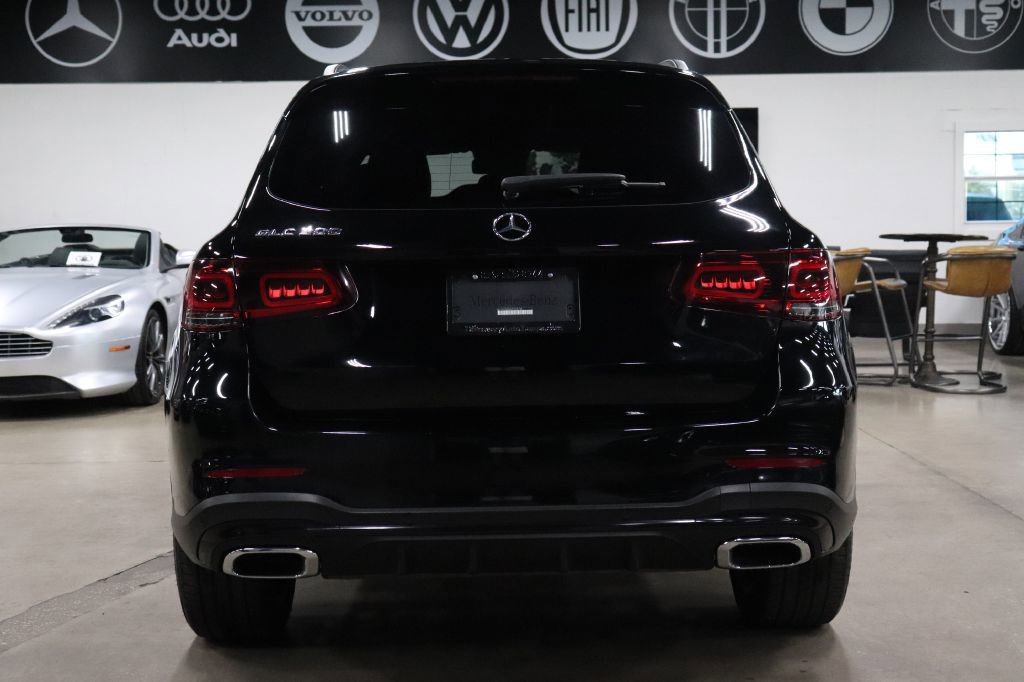 Used 2021 Mercedes-Benz GLC 300 w/ AMG Line image 4