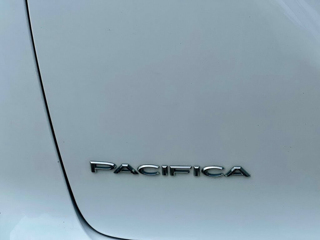 Used 2017 Chrysler Pacifica LX w/ Tire & Wheel Group FWD image 10