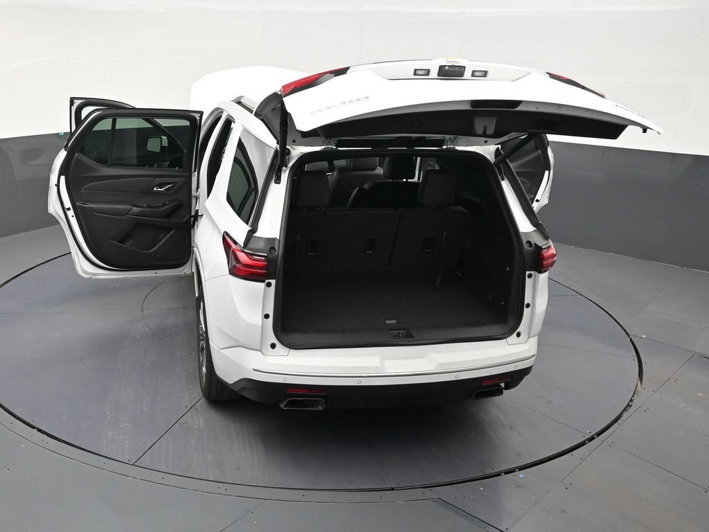 Used 2023 Chevrolet Traverse Premier FWD image 31