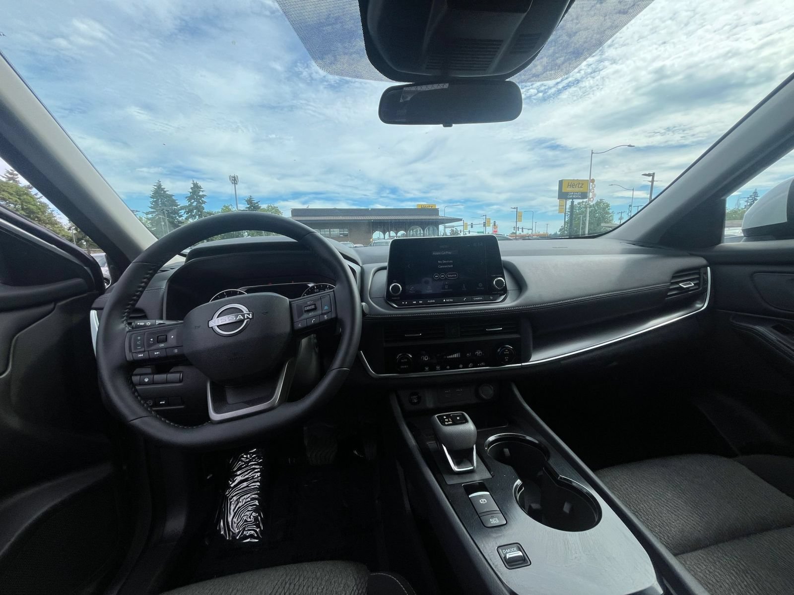 Used 2025 Nissan Rogue SV FWD image 35
