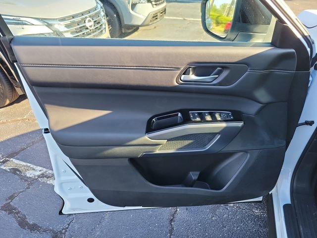 New 2026 Nissan Pathfinder SL FWD image 5