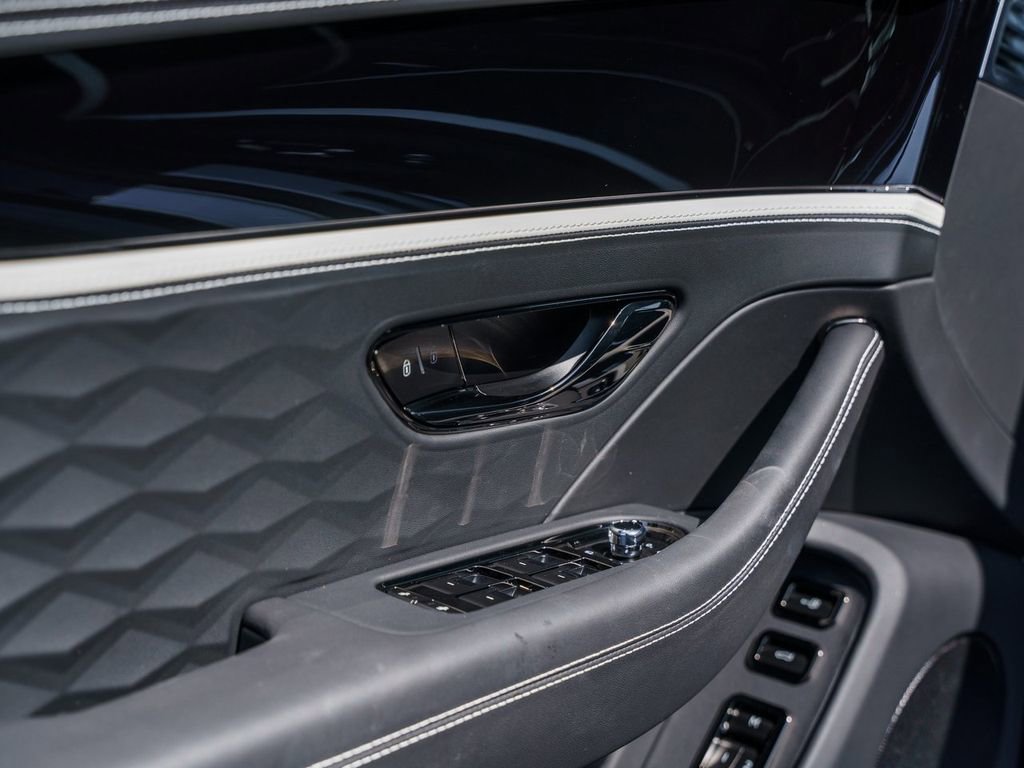 Used 2025 Bentley Flying Spur Plug-In Hybrid AWD/4WD image 27