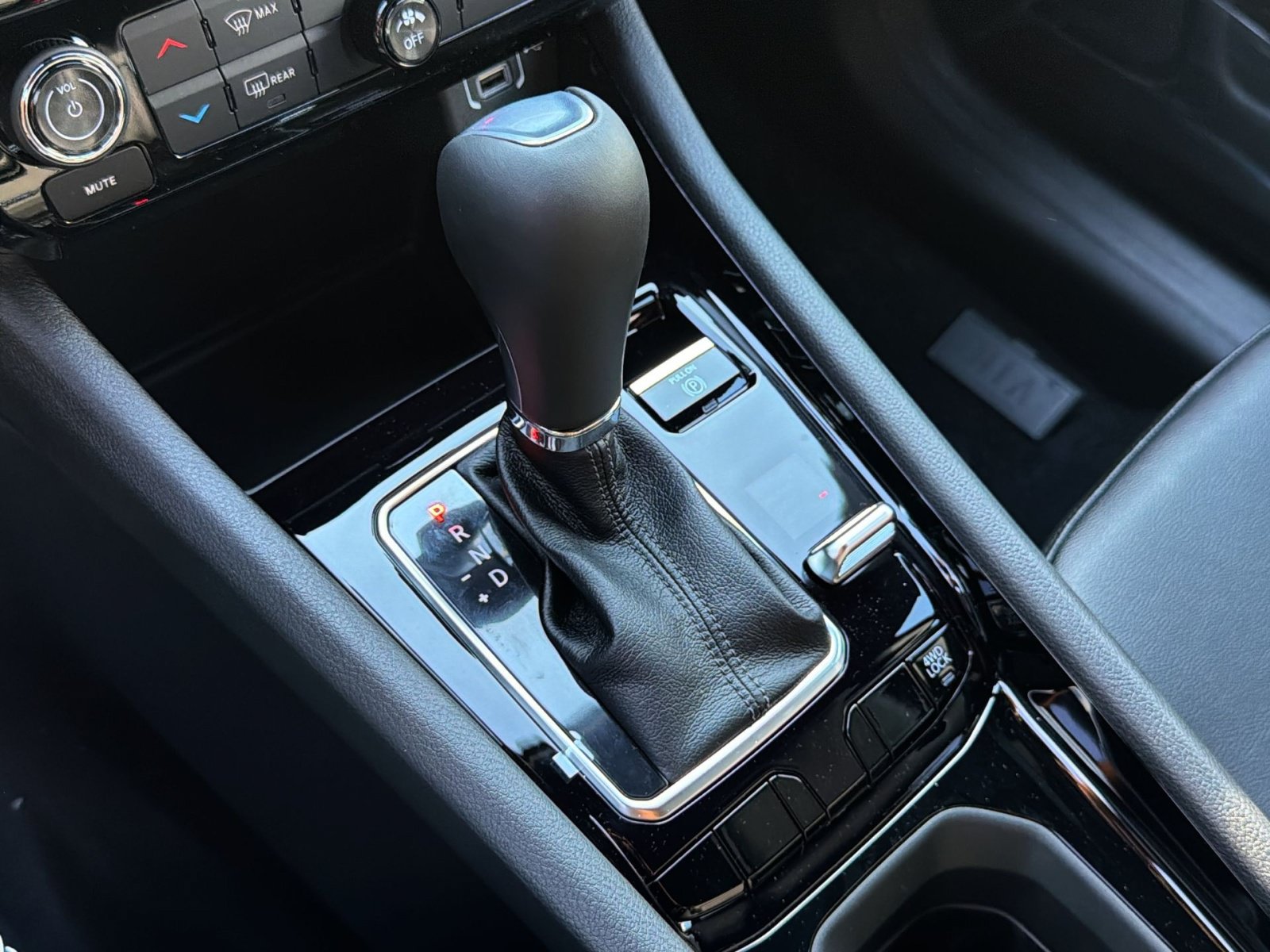 New 2026 Jeep Compass Latitude AWD/4WD image 19