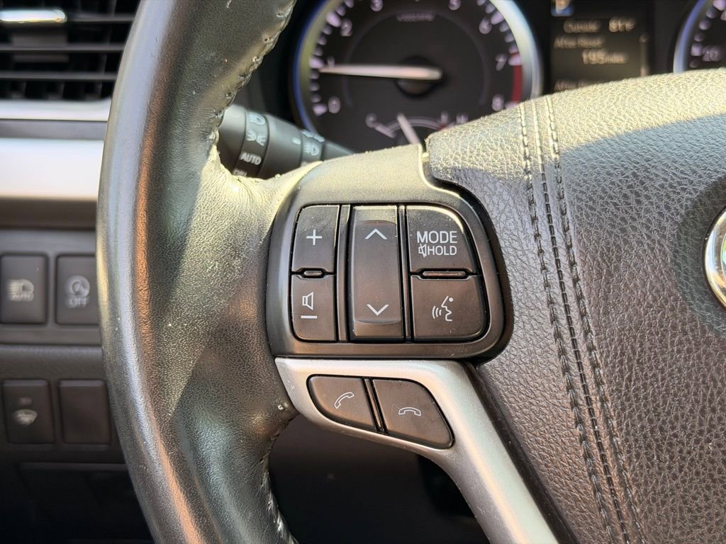 Used 2017 Toyota Highlander XLE FWD image 31
