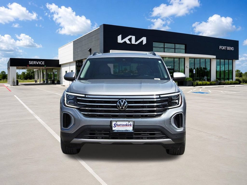 Used 2025 Volkswagen Atlas SE FWD image 2
