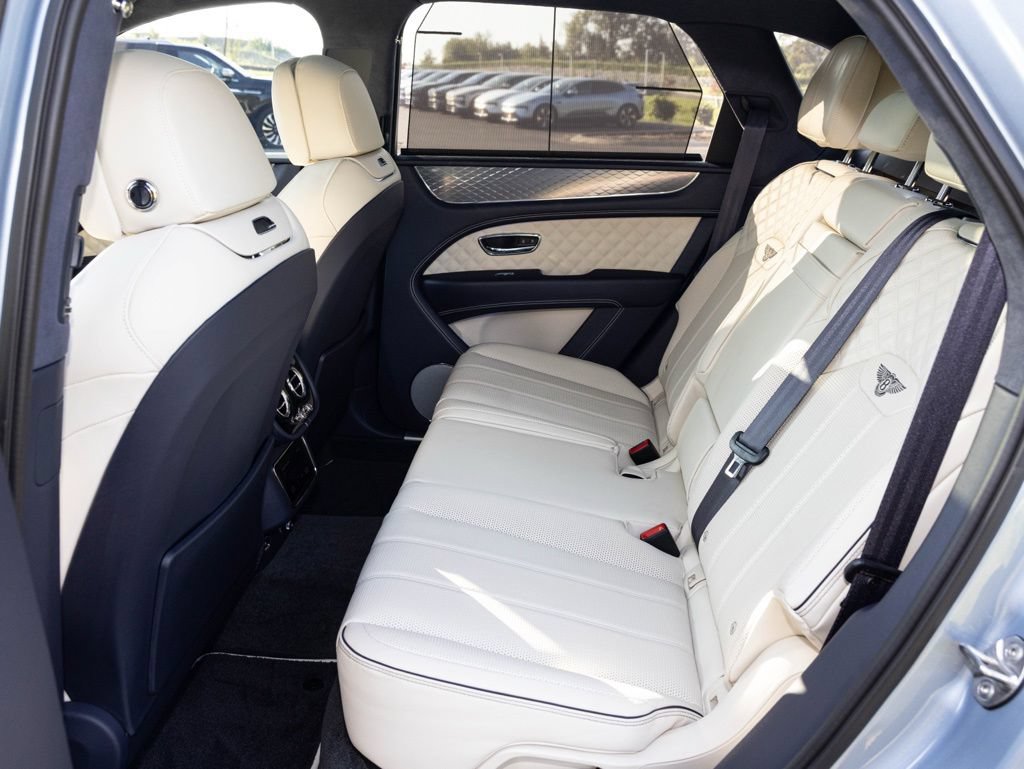Used 2023 Bentley Bentayga AWD/4WD image 57