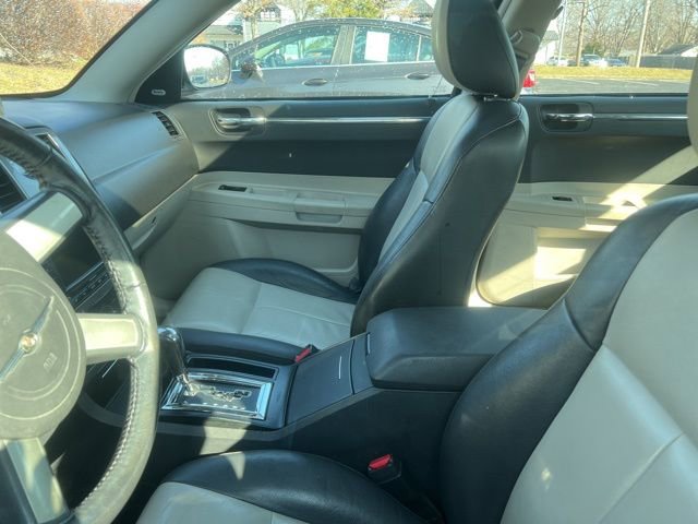 Used 2005 Chrysler 300 Touring image 8