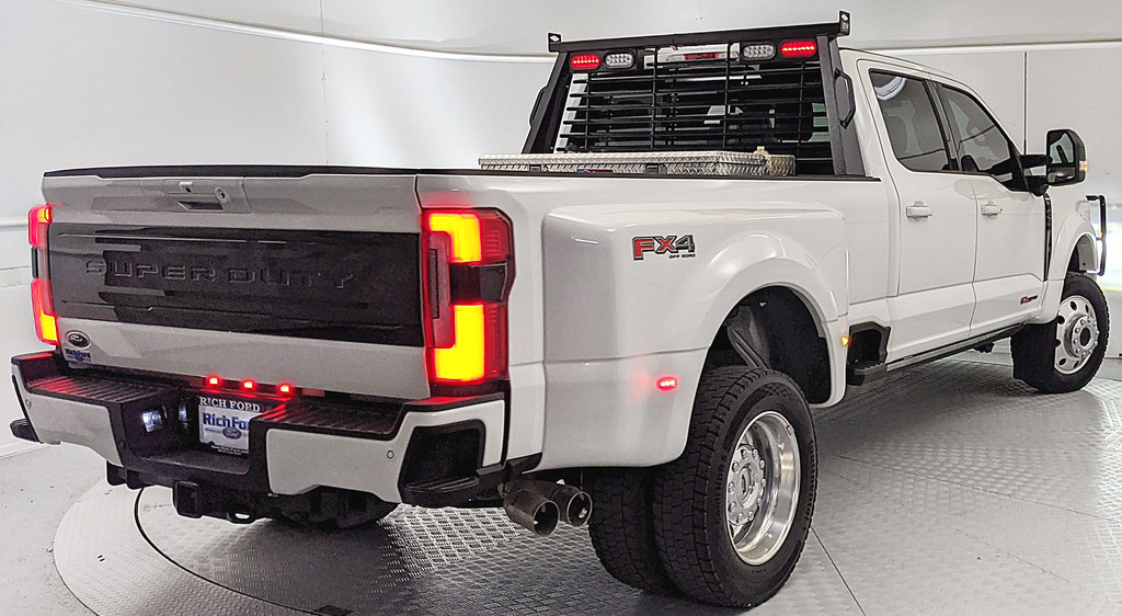 Used 2026 Ford F450 Platinum w/ FX4 Off-Road Package AWD/4WD image 3