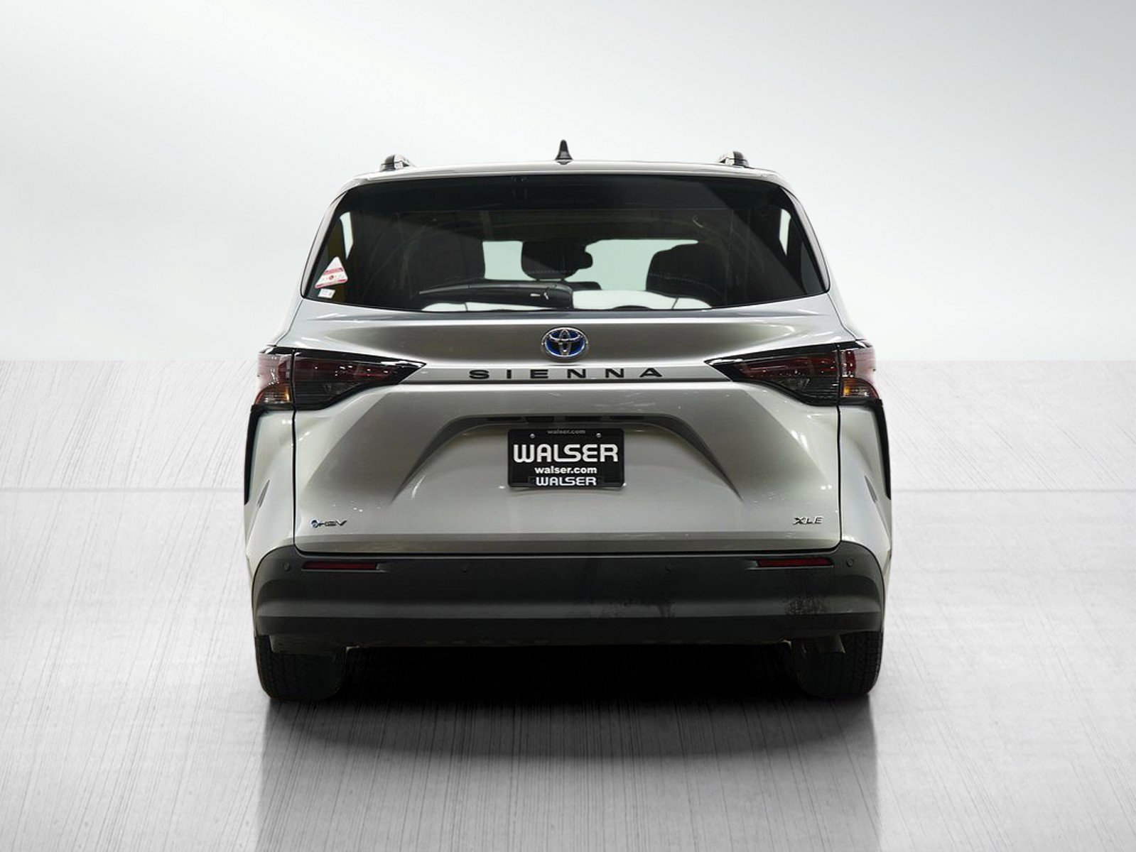 Used 2025 Toyota Sienna XLE FWD image 5