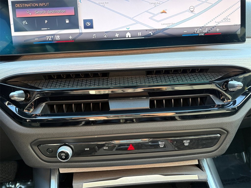 Certified 2025 BMW 330i xDrive Sedan w/ Premium Package image 27