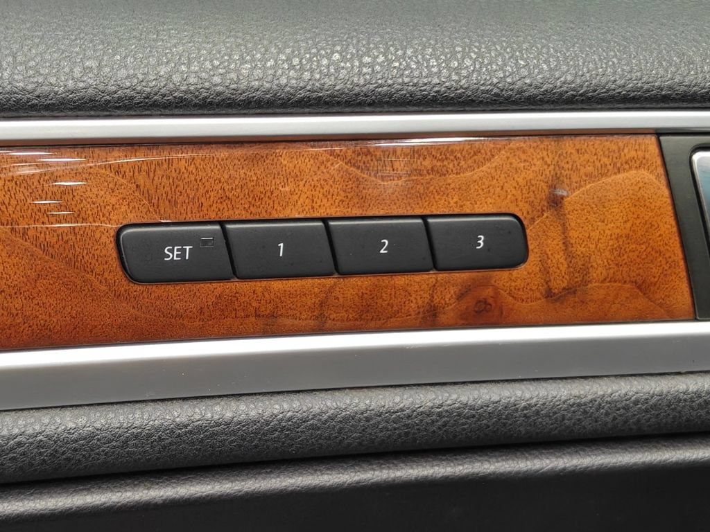 Used 2012 Volkswagen Touareg TDI AWD/4WD image 42