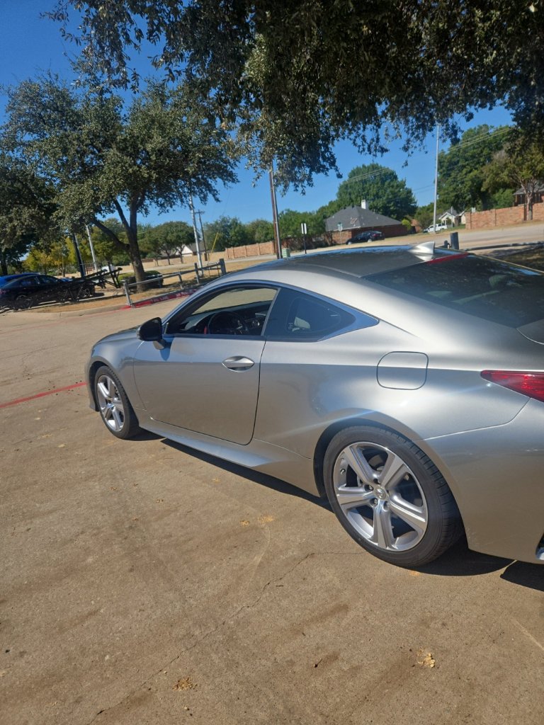 Used 2016 Lexus RC 200t RWD image 3