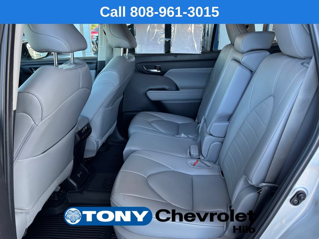 Used 2024 Toyota Highlander XLE FWD image 18