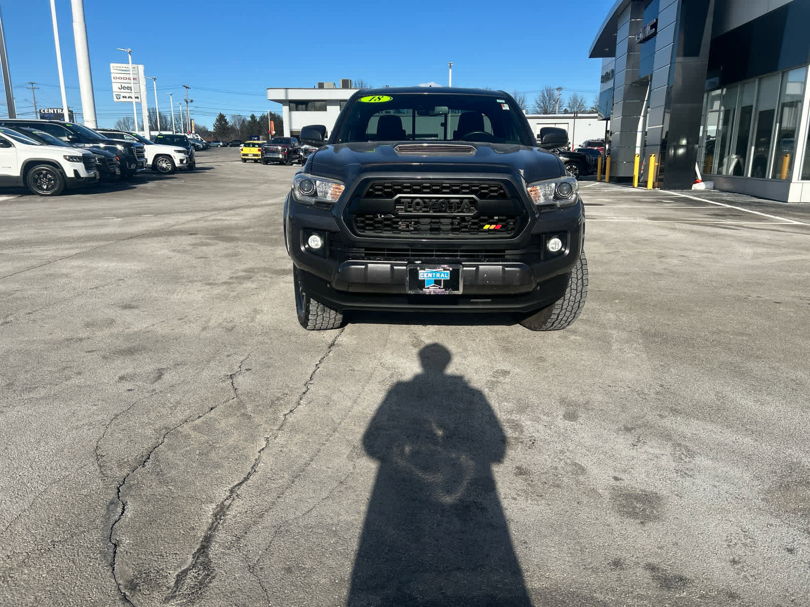 Used 2018 Toyota Tacoma TRD Sport image 2