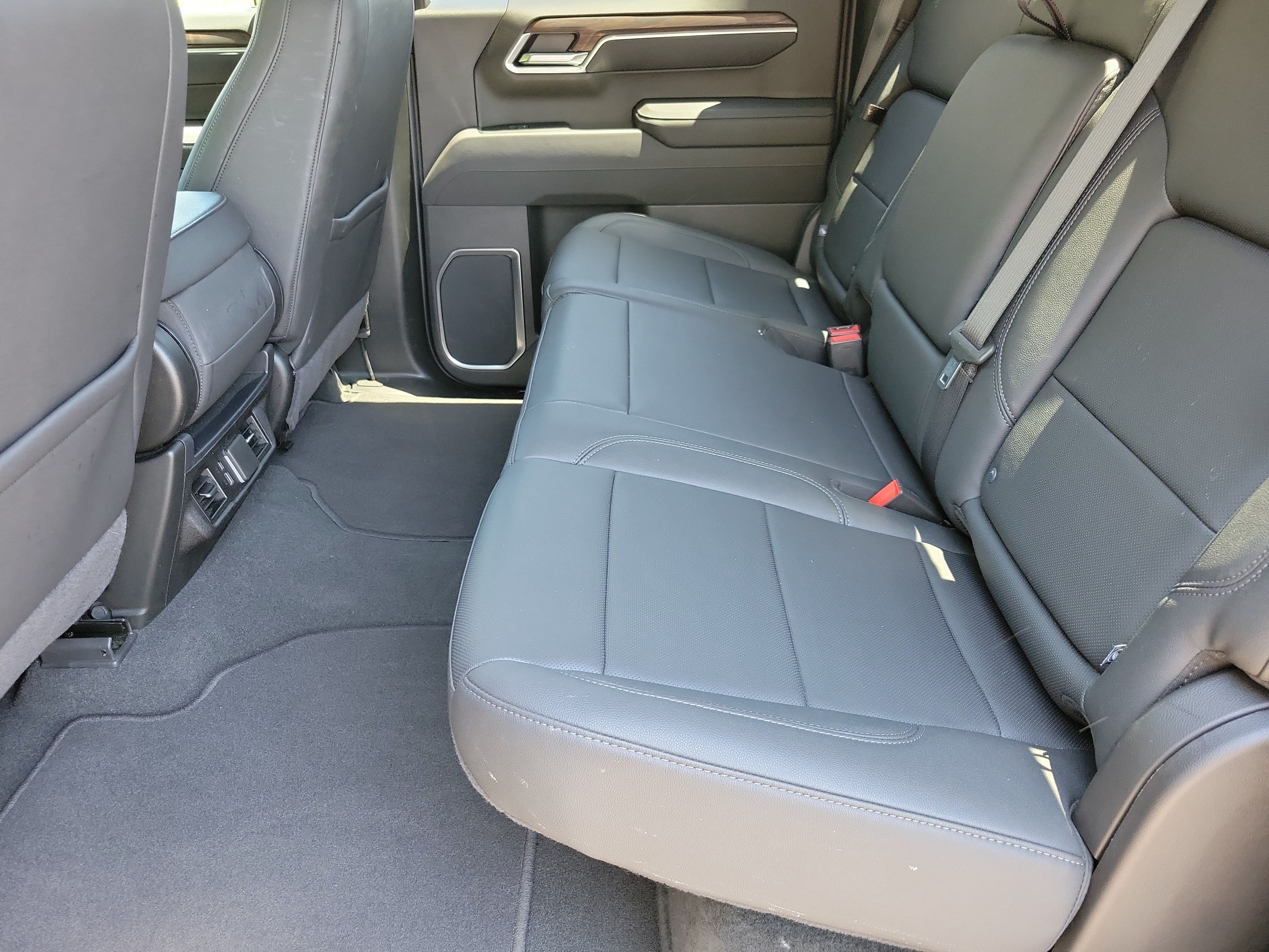 Used 2026 GMC Sierra 1500 SLT AWD/4WD image 8