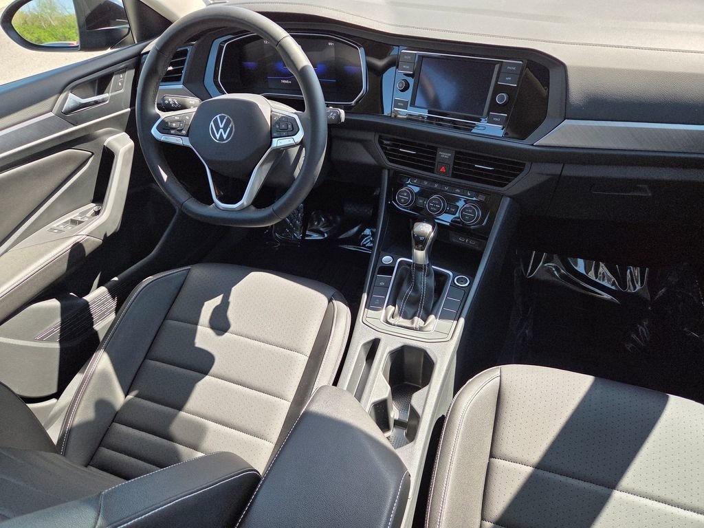 Used 2024 Volkswagen Jetta SE image 28