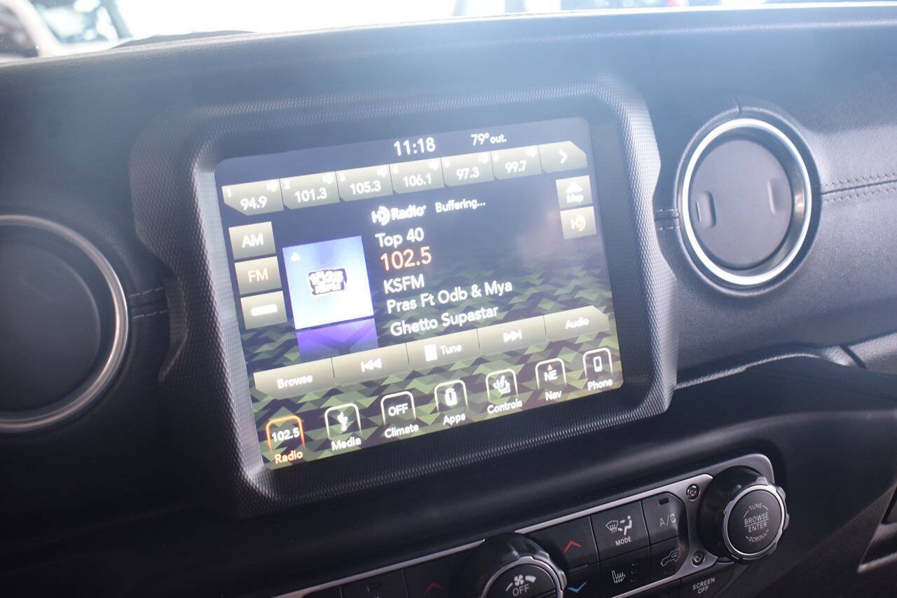 Used 2018 Jeep Wrangler Unlimited Sahara AWD/4WD image 25