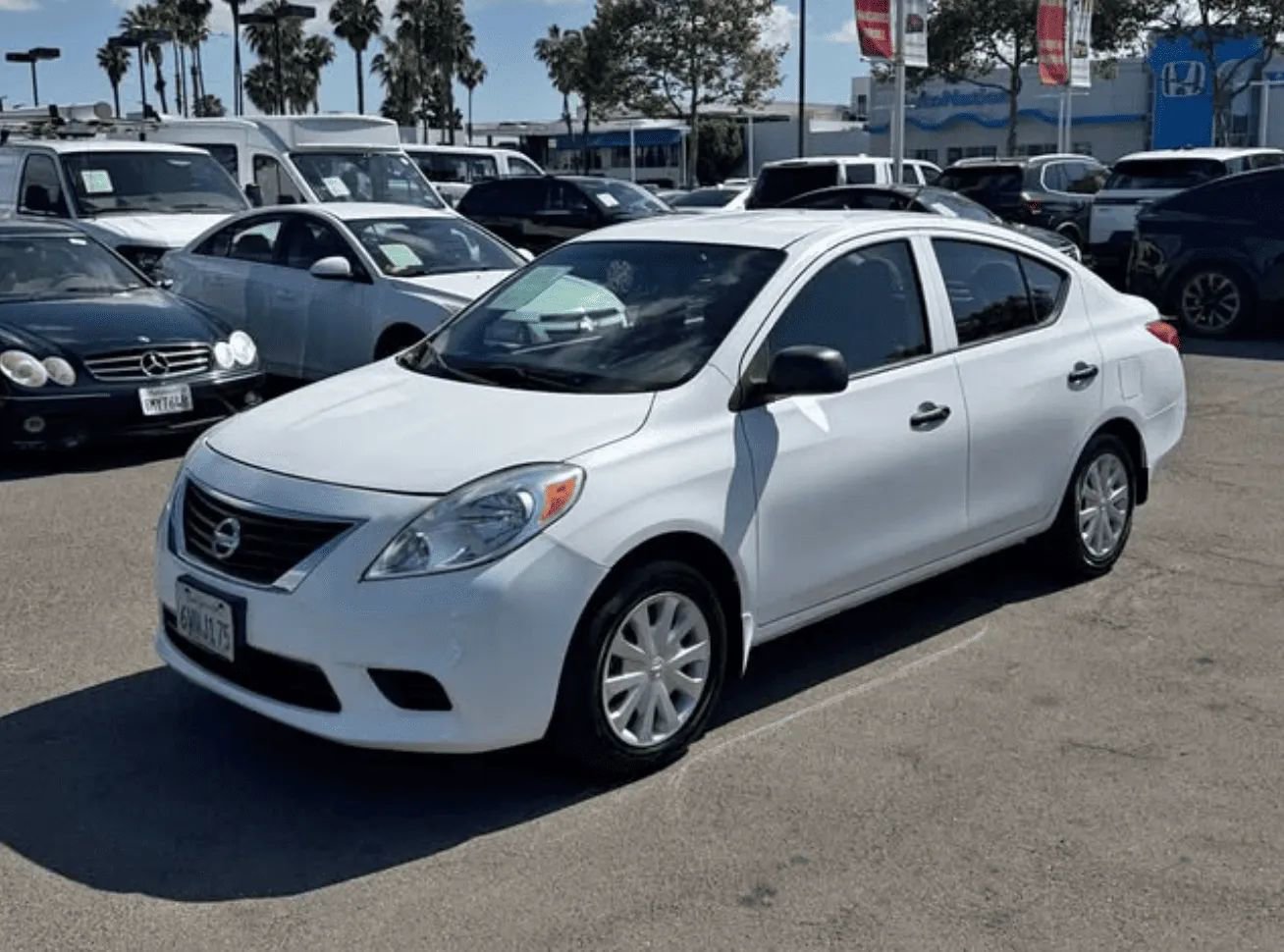 Used 2012 Nissan Versa S w/ Cruise Control Pkg FWD image 3