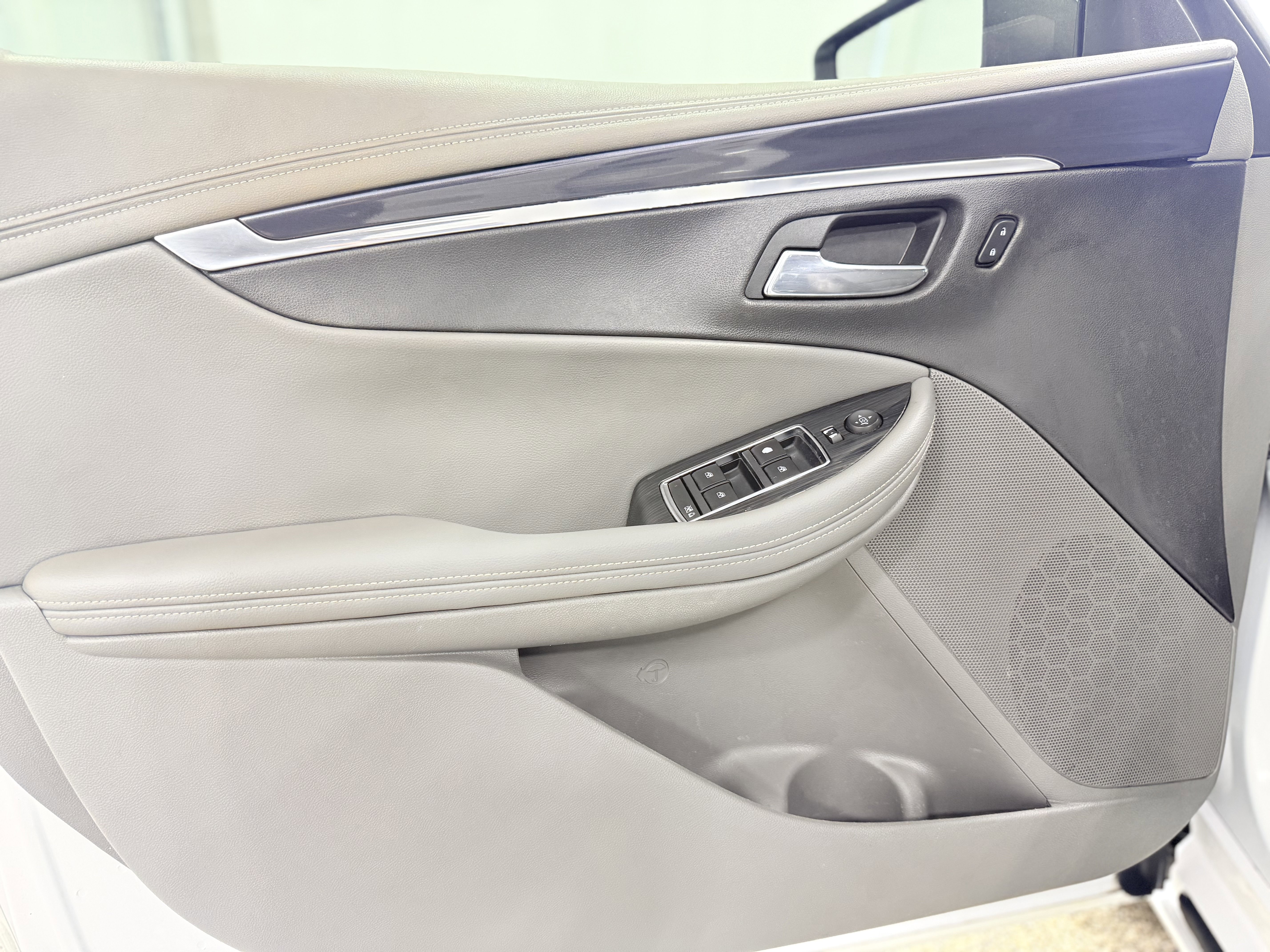 Used 2018 Chevrolet Impala LT image 12