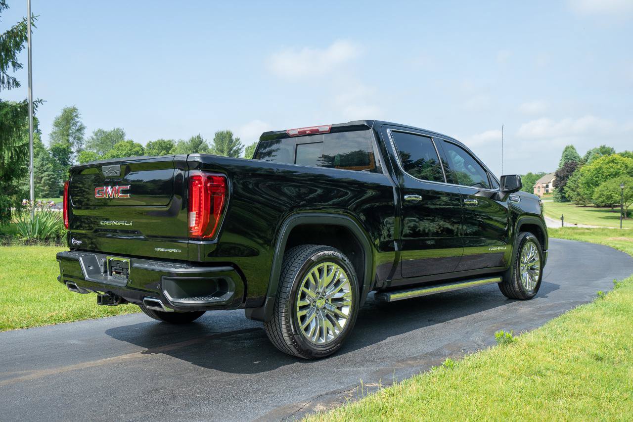 Used 2019 GMC Sierra 1500 Denali w/ Denali Ultimate Package AWD/4WD image 3