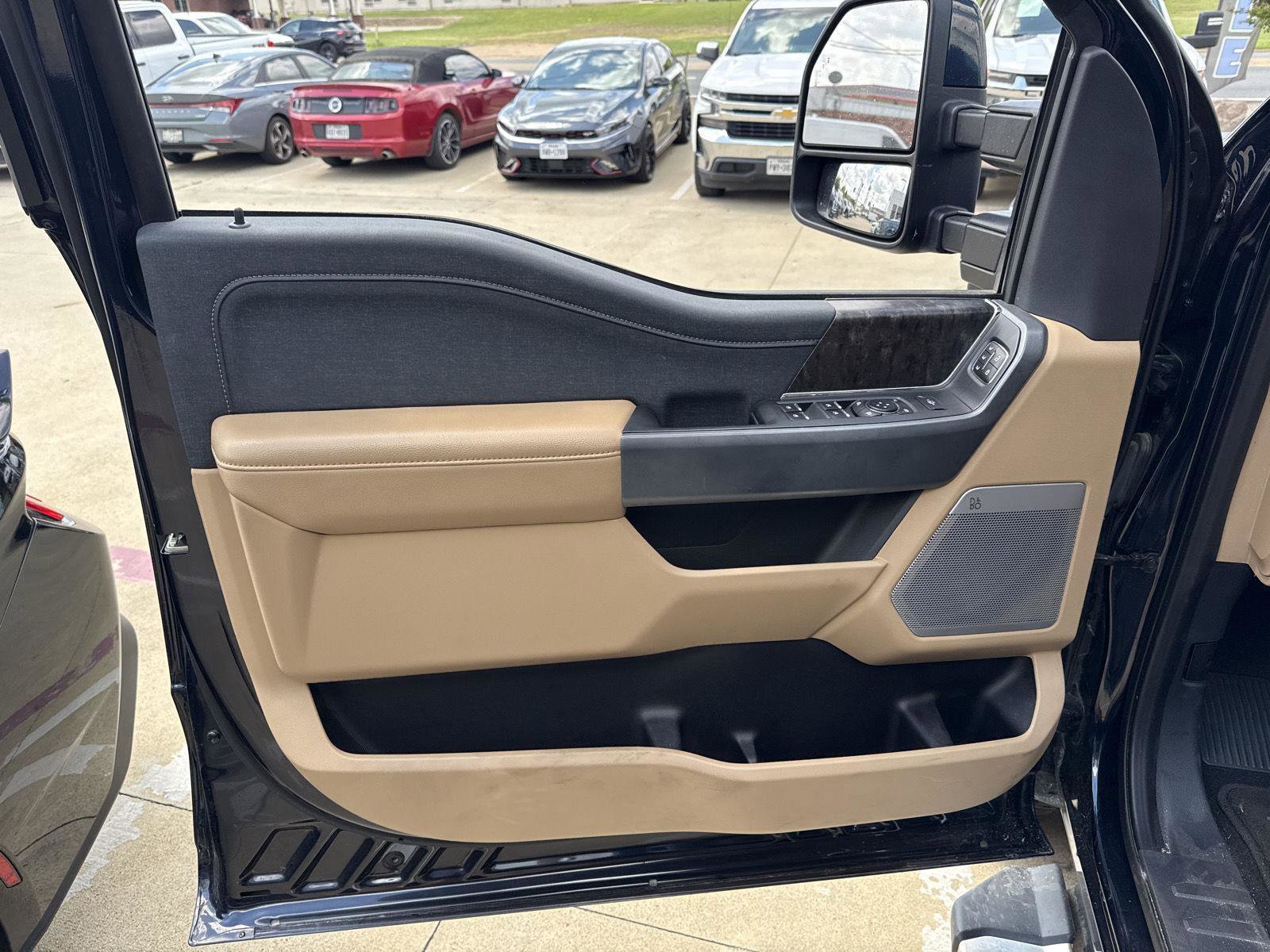 Used 2023 Ford F350 Lariat image 10
