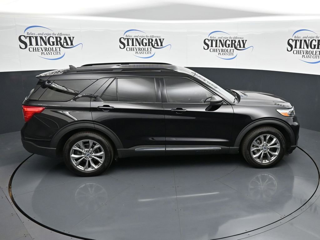 Used 2022 Ford Explorer XLT w/ Equipment Group 202A image 16