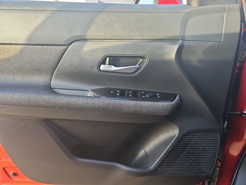 Used 2025 Nissan Kicks SV image 26