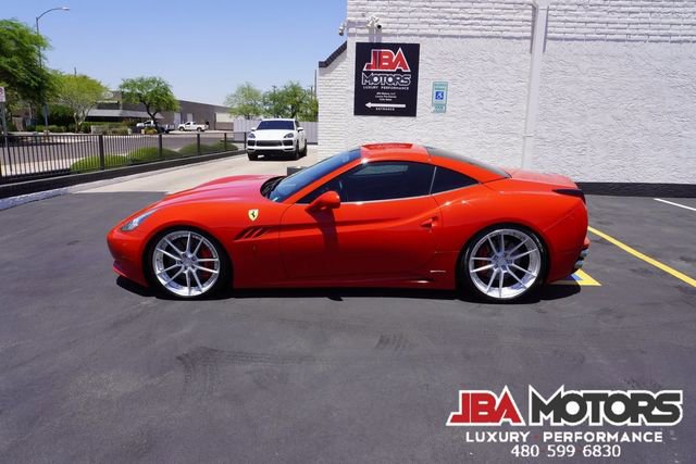 Used 2014 Ferrari California RWD image 77