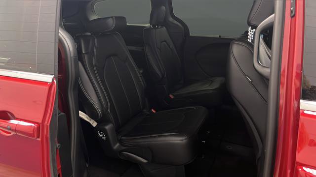 New 2026 Chrysler Pacifica Select image 30