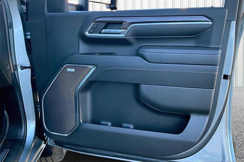 Used 2024 Chevrolet Silverado 2500 LTZ w/ LTZ Plus Package image 18