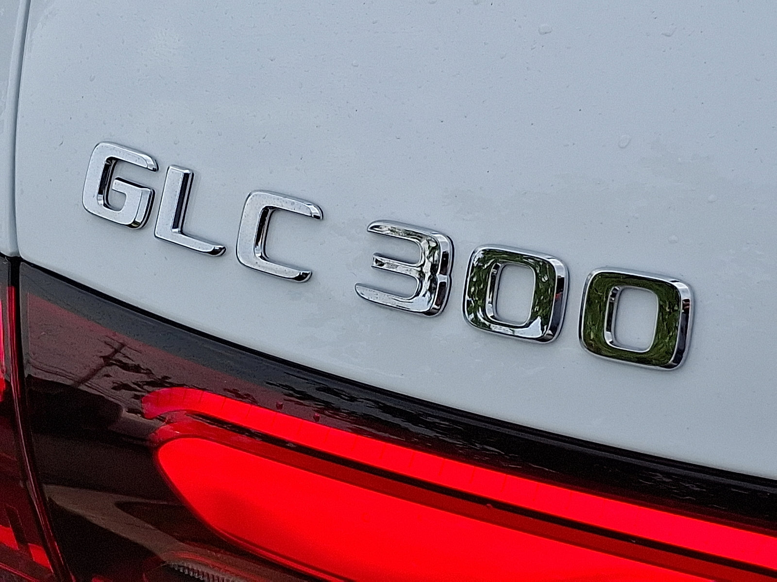 Used 2025 Mercedes-Benz GLC 300 4MATIC image 32