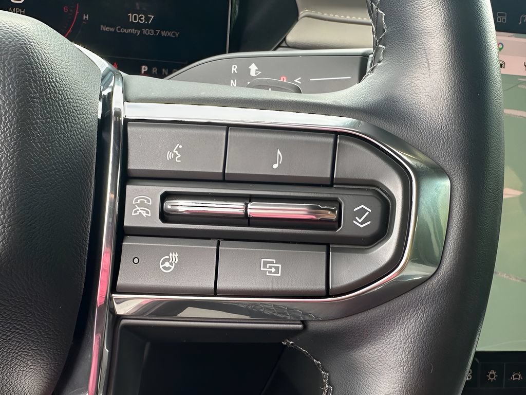 Used 2026 GMC Acadia Elevation w/ Elevation Premium Package FWD image 18