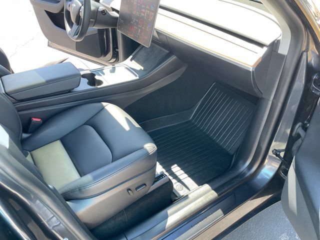Used 2024 Tesla Model Y Long Range AWD/4WD image 21