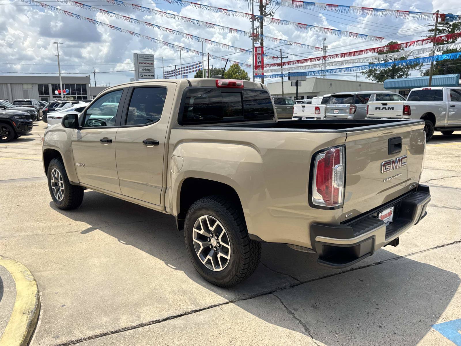 Used 2022 GMC Canyon AT4 w/ Trailering Package AWD/4WD image 5