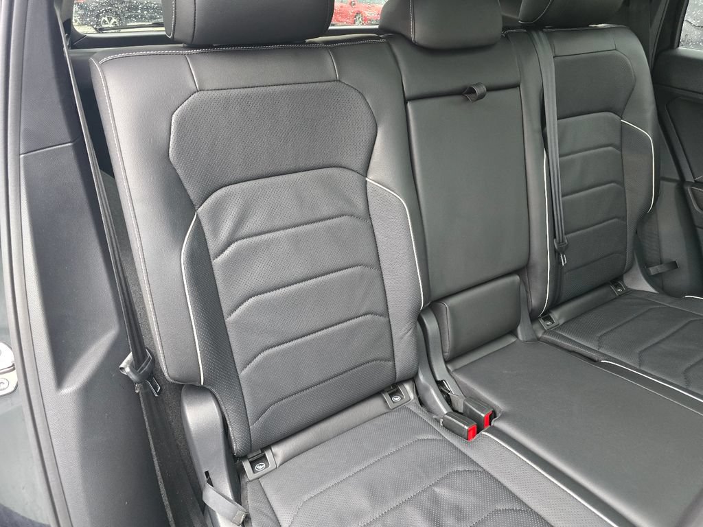 Used 2024 Volkswagen Tiguan SEL R-Line AWD/4WD image 30