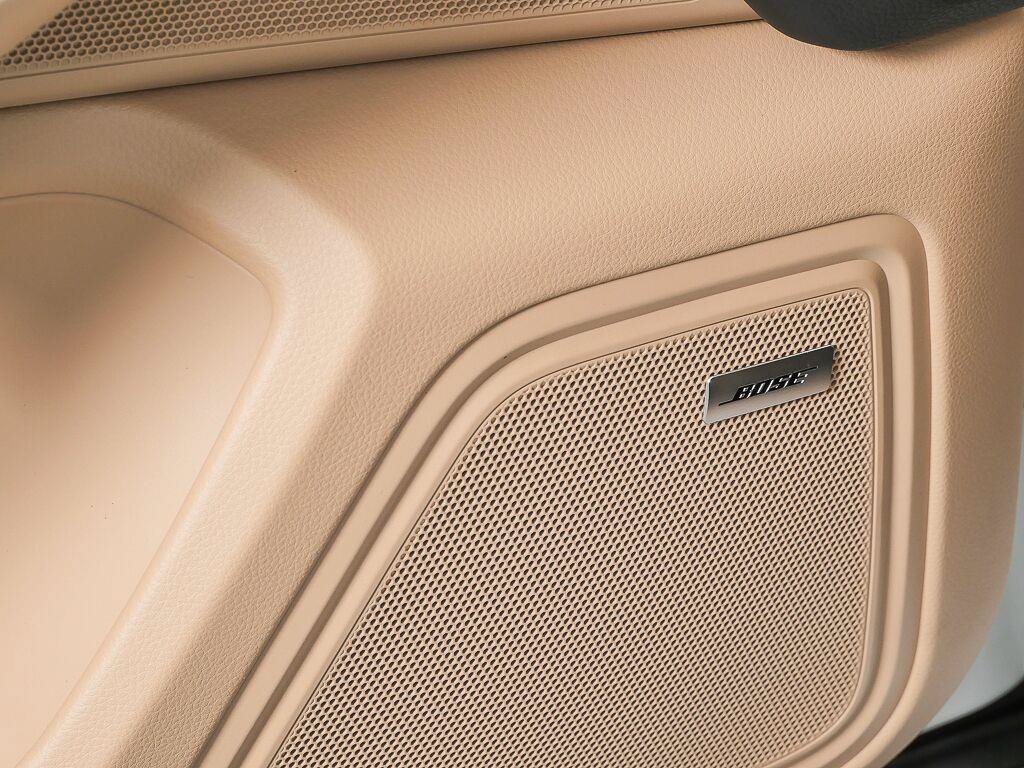 Certified 2026 Porsche Macan Turbo AWD/4WD image 7