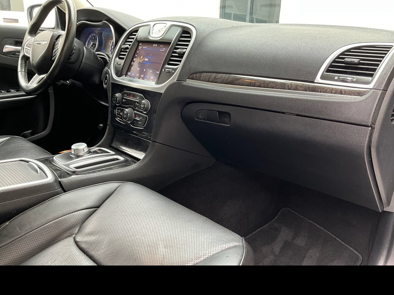 Used 2021 Chrysler 300 Touring L AWD/4WD image 9