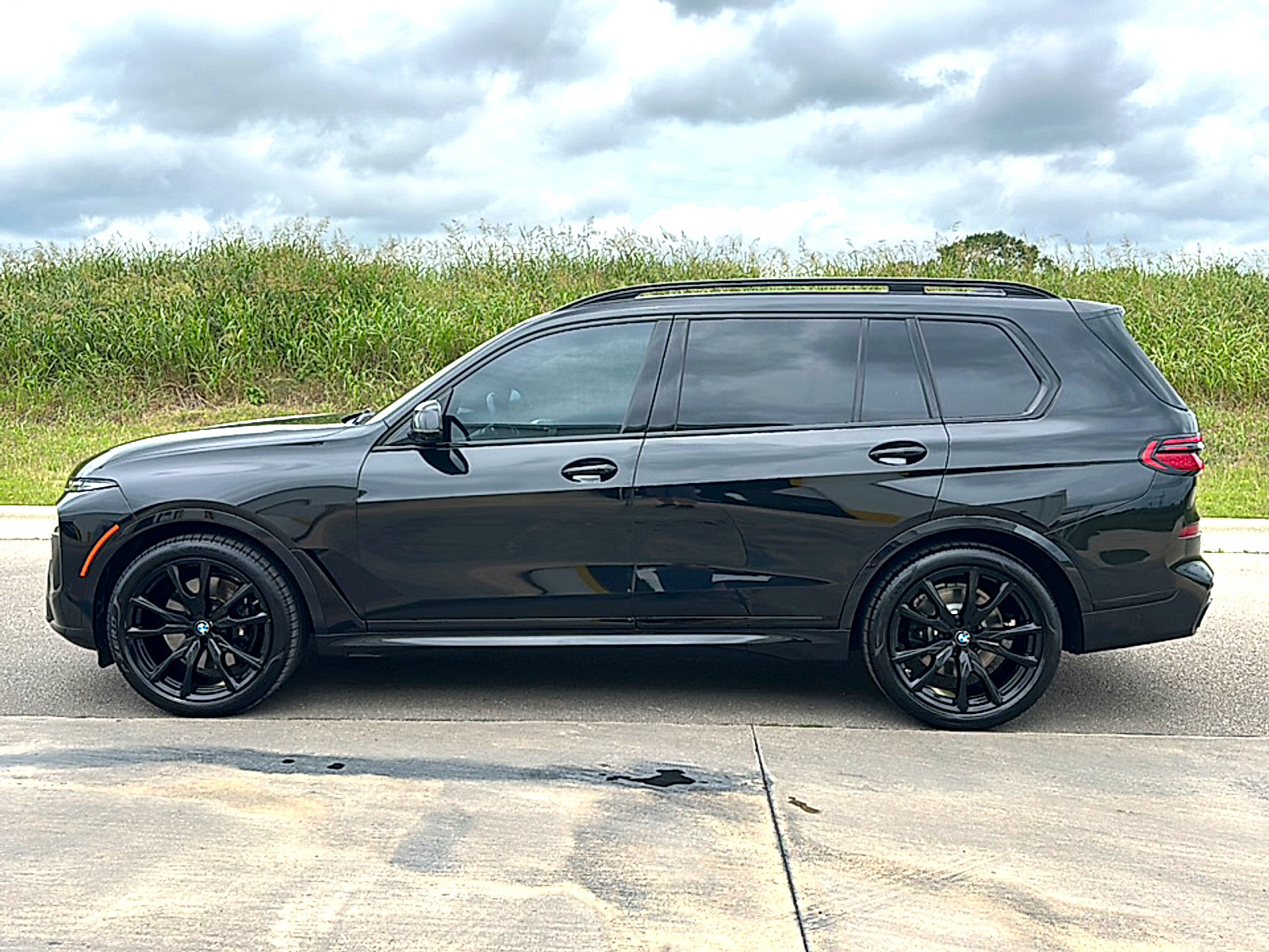 Used 2024 BMW X7 xDrive40i w/ Executive Package AWD/4WD image 5