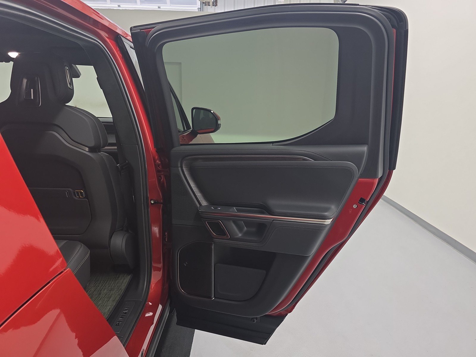 Used 2023 Rivian R1T Adventure AWD/4WD image 19