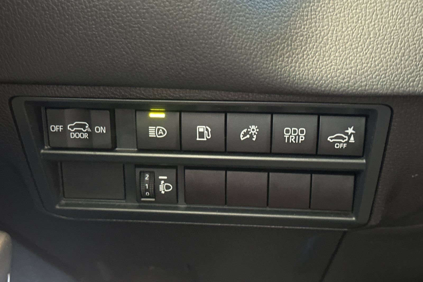 Certified 2025 Toyota Sequoia SR5 AWD/4WD image 32