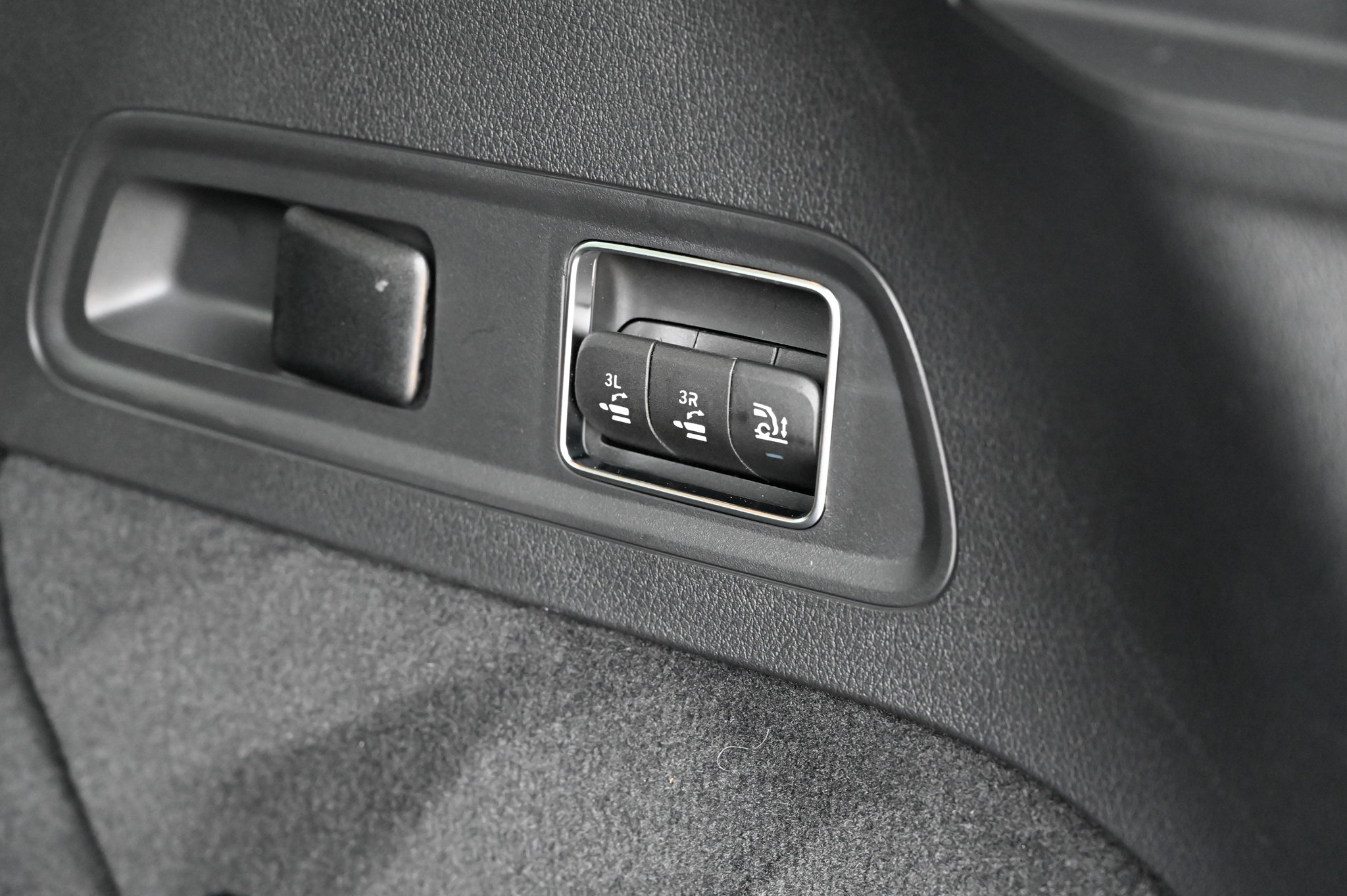 Used 2025 Mercedes-Benz GLS 580 4MATIC image 46