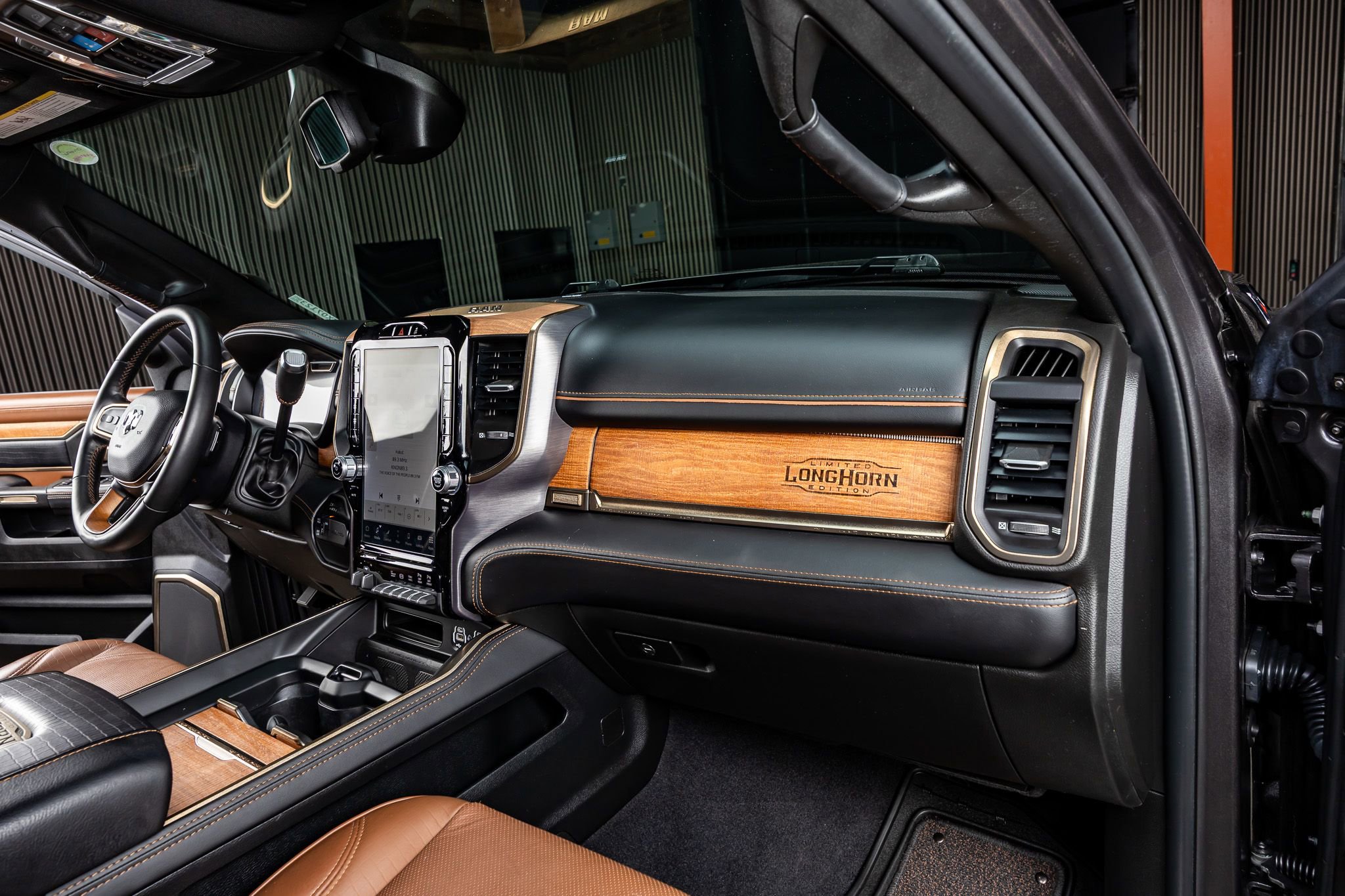 Used 2024 RAM 3500 Limited w/ Towing Technology Group image 17