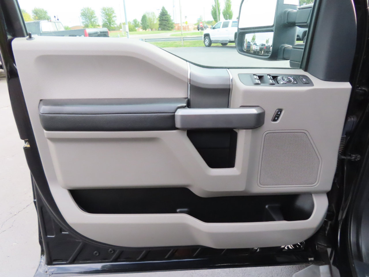 Used 2022 Ford F350 XLT w/ XLT Premium Package image 28