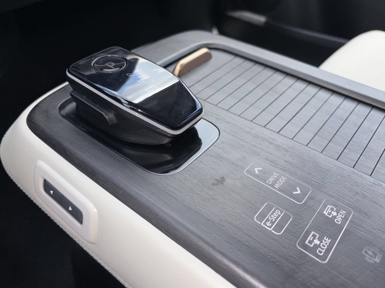 Certified 2024 Nissan Ariya AWD image 7