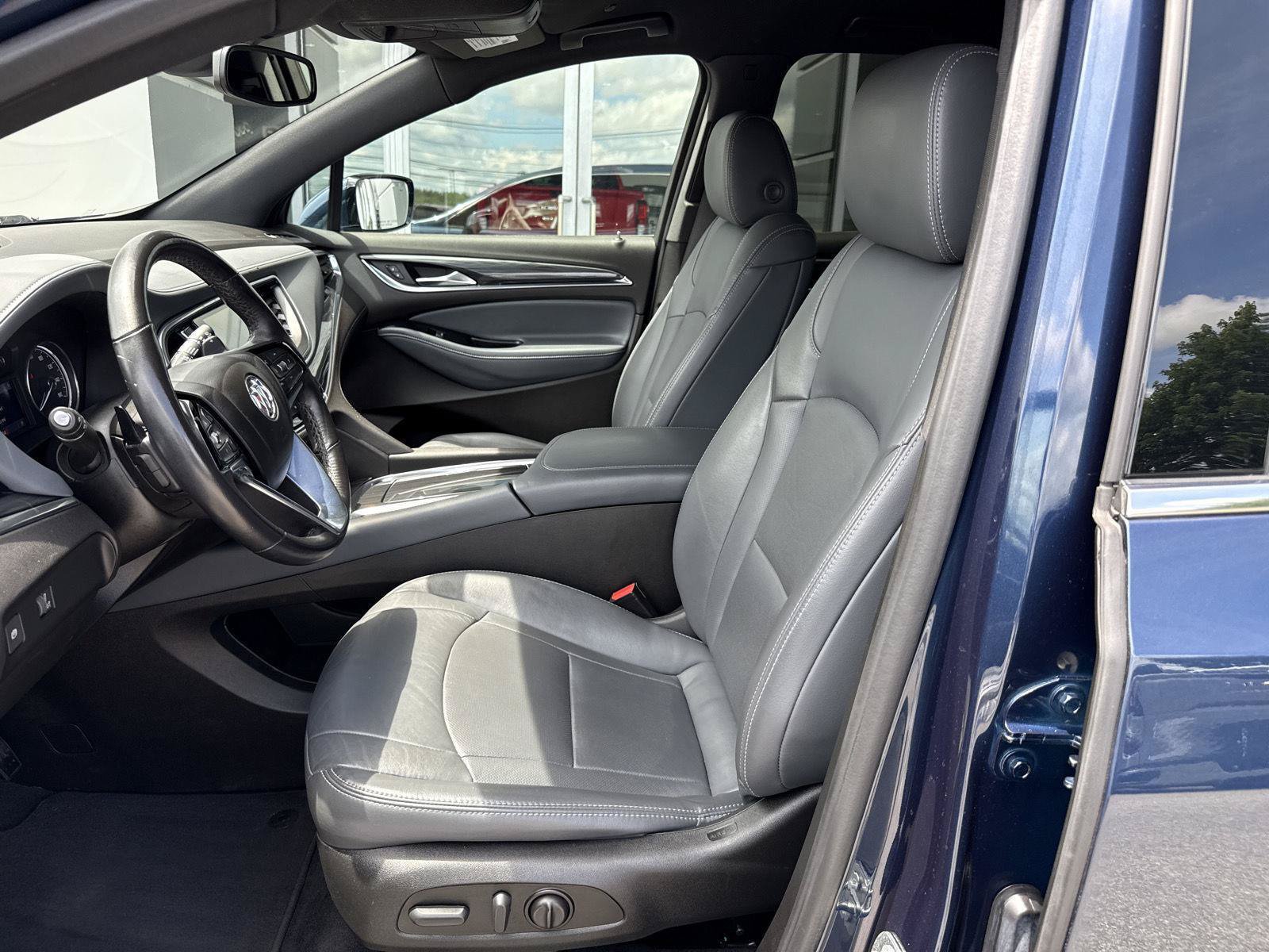 Used 2023 Buick Enclave Essence AWD/4WD image 12