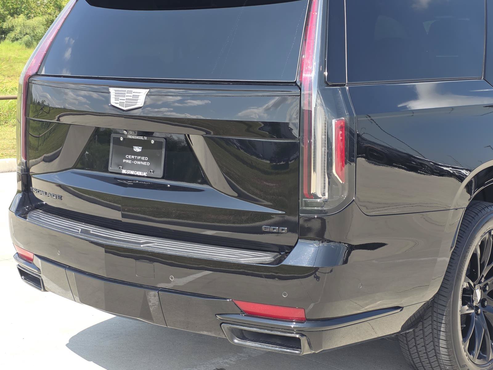 Used 2023 Cadillac Escalade ESV Sport Platinum w/ LPO, ONYX Package AWD/4WD image 11