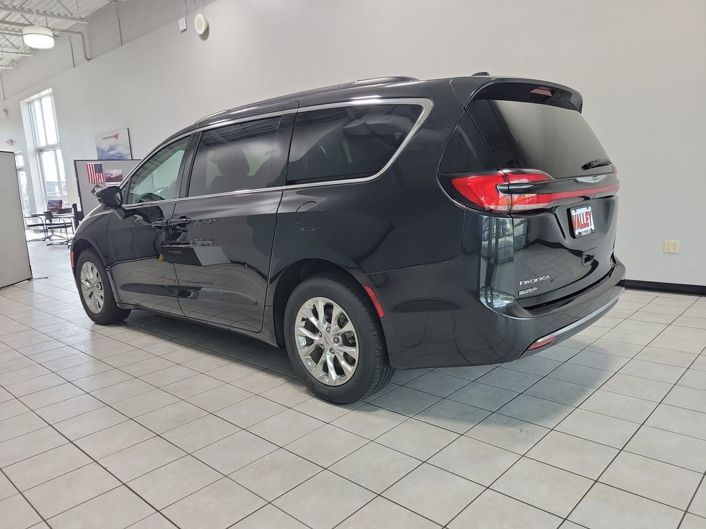 Used 2022 Chrysler Pacifica Touring-L AWD/4WD image 8